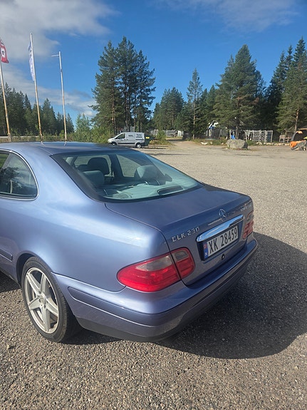Mercedes-Benz CLK230 5 of 24