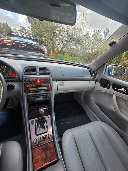Mercedes-Benz CLK230 16 of 24