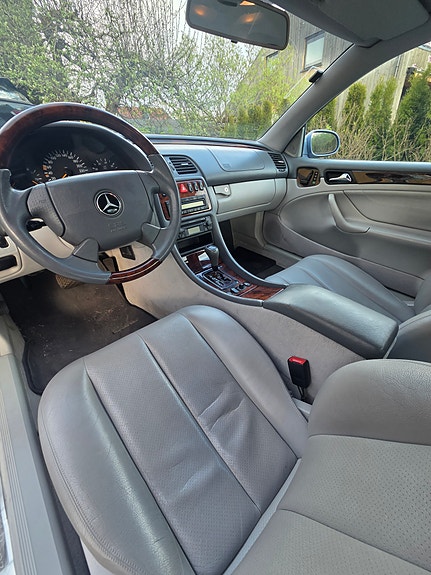 Mercedes-Benz CLK230 13 of 24