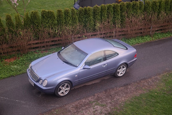 Mercedes-Benz CLK230 11 of 24