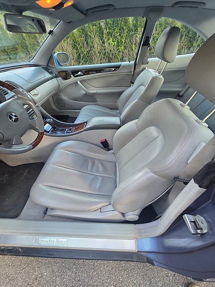 Mercedes-Benz CLK230 12 of 24