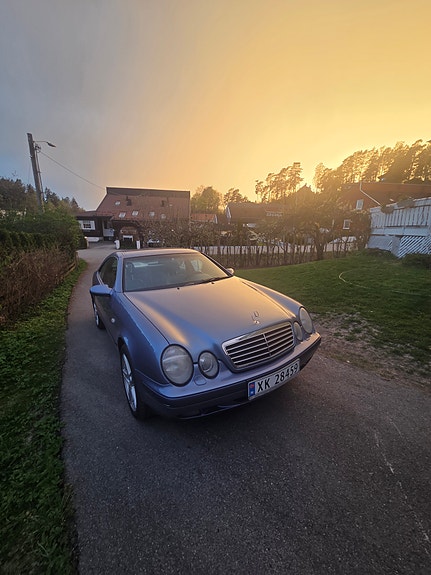 Mercedes-Benz CLK230 9 of 24