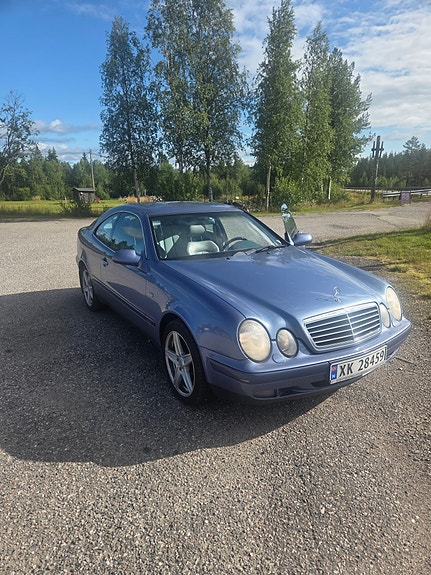 Mercedes-Benz CLK230 3 of 24
