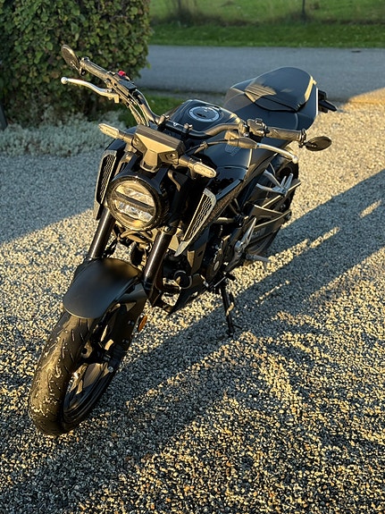 Honda CB 125 R 2 of 7