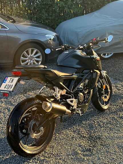 Honda CB 125 R 4 of 7