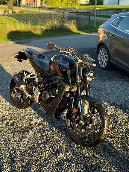 Honda CB 125 R 3 of 7