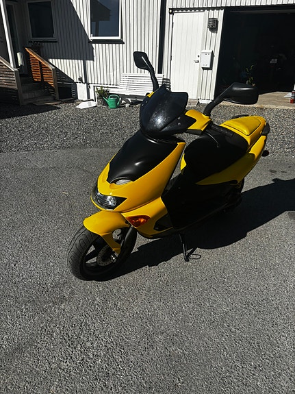 Aprilia SR 50 3 of 7