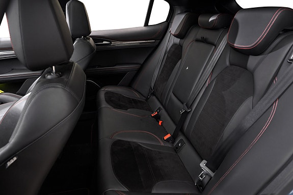 Alfa Romeo Stelvio Quadrifoglio 24 of 30
