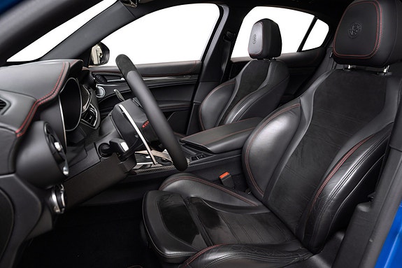 Alfa Romeo Stelvio Quadrifoglio 21 of 30