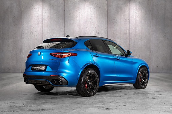 Alfa Romeo Stelvio Quadrifoglio 6 of 30