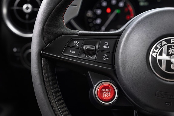 Alfa Romeo Stelvio Quadrifoglio 13 of 30