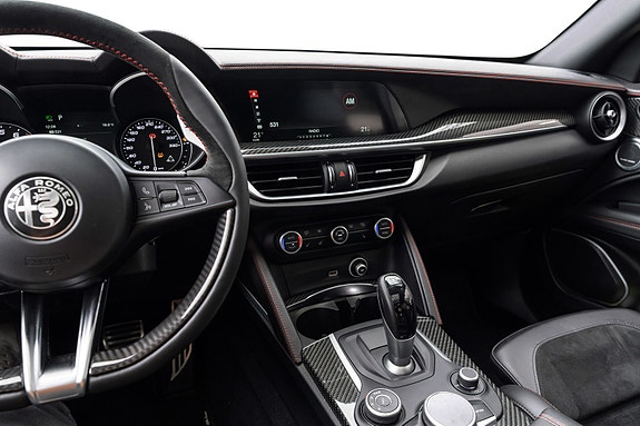 Alfa Romeo Stelvio Quadrifoglio 15 of 30