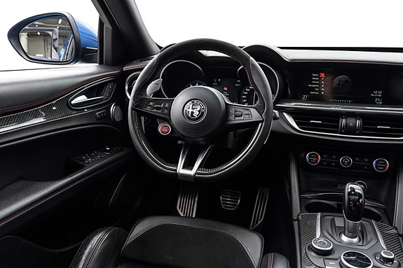 Alfa Romeo Stelvio Quadrifoglio 26 of 30