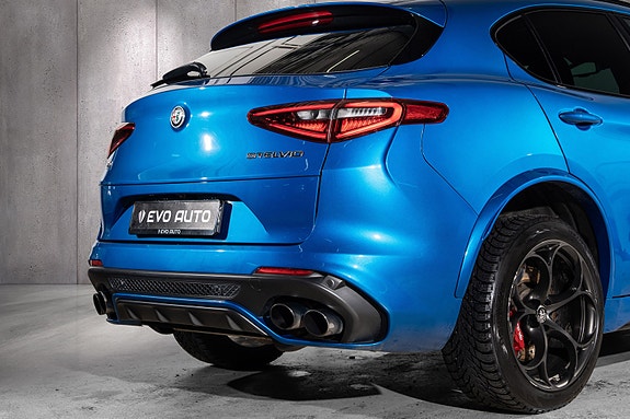Alfa Romeo Stelvio Quadrifoglio 7 of 30