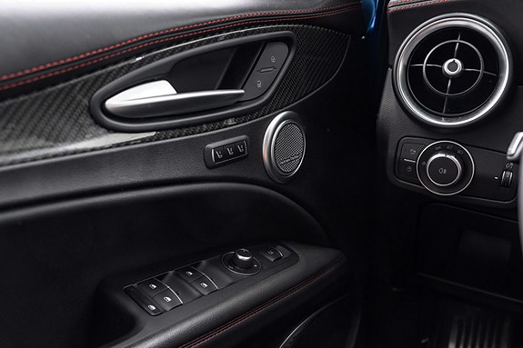 Alfa Romeo Stelvio Quadrifoglio 20 of 30
