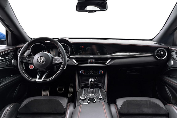 Alfa Romeo Stelvio Quadrifoglio 25 of 30