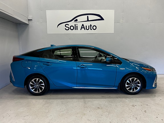 Toyota Prius Plug-in Hybrid 4 of 5