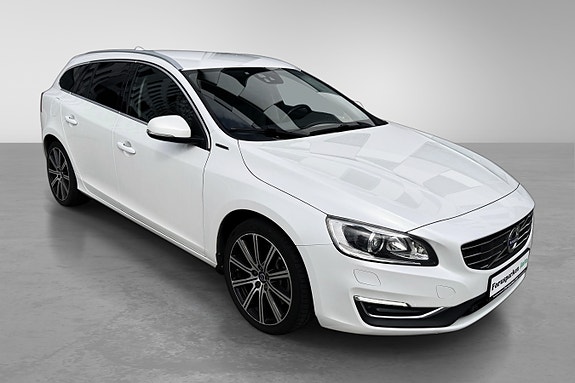 Volvo V60 2 of 30