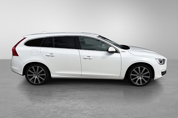 Volvo V60 4 of 30