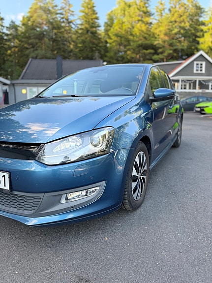 Volkswagen Polo 2 of 5