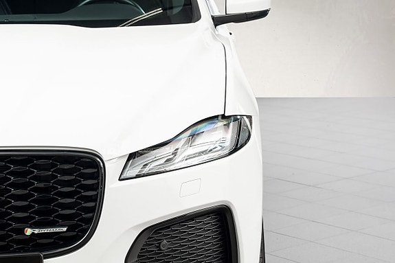 Jaguar F-PACE 8 of 30