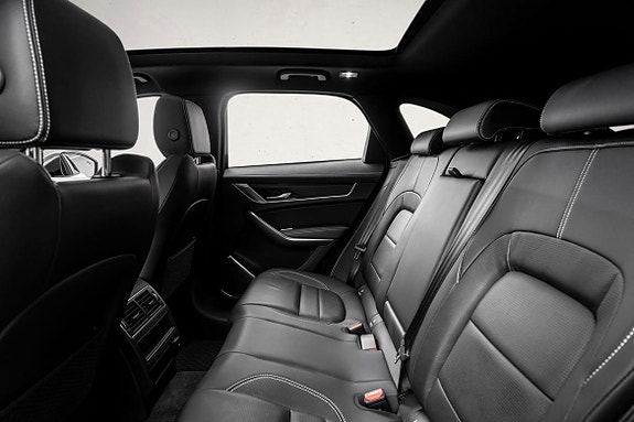 Jaguar F-PACE 15 of 30