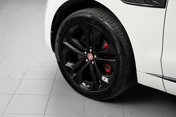 Jaguar F-PACE 11 of 30