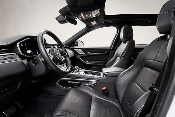 Jaguar F-PACE 13 of 30