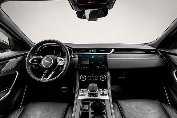 Jaguar F-PACE 14 of 30