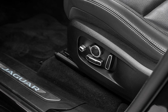 Jaguar F-PACE 26 of 30