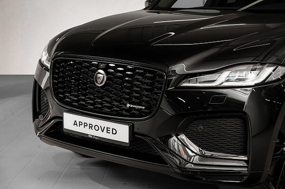 Jaguar F-PACE 8 of 30