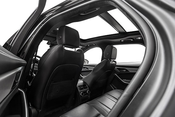 Jaguar F-PACE 28 of 30
