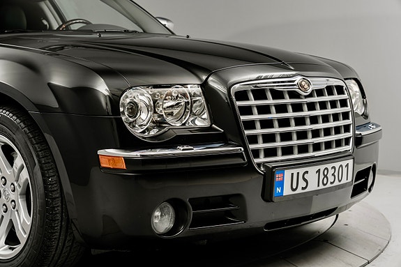 Chrysler 300C 10 of 30
