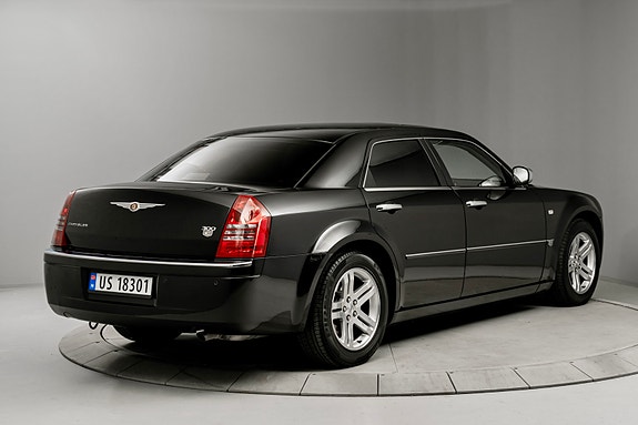 Chrysler 300C 3 of 5