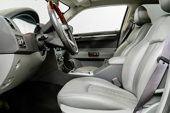 Chrysler 300C 16 of 30