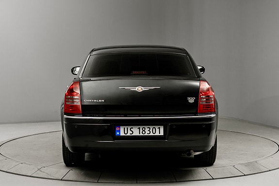 Chrysler 300C 6 of 30