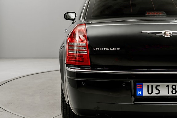 Chrysler 300C 7 of 30
