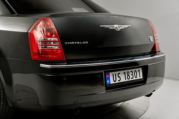 Chrysler 300C 8 of 30