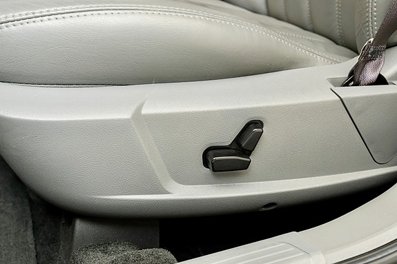 Chrysler 300C 17 of 30