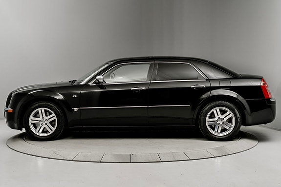 Chrysler 300C 4 of 5