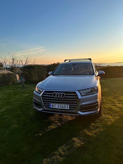 Audi Q7 2 of 5