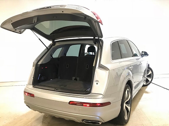 Audi Q7 4 of 5