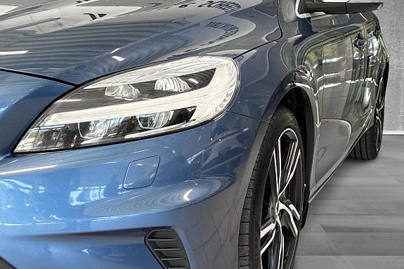 Volvo V40 4 of 5