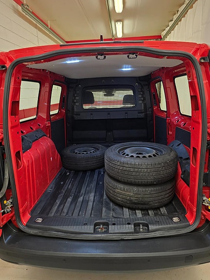 Volkswagen Caddy Maxi 28 of 28