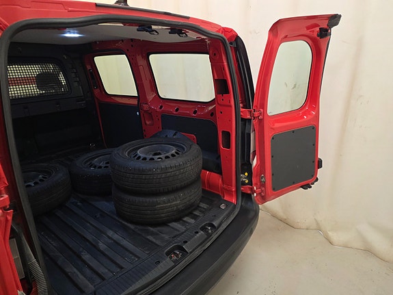Volkswagen Caddy Maxi 26 of 28