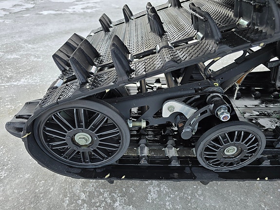 Polaris S4 Titan Adventure 5 of 14