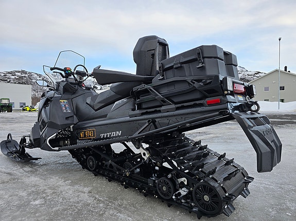 Polaris S4 Titan Adventure 8 of 14
