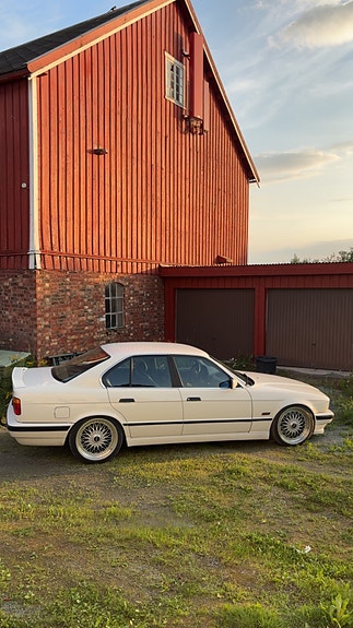 BMW 5-Serie 2 of 14