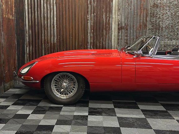 Jaguar E-TYPE 21 of 30