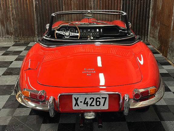 Jaguar E-TYPE 26 of 30